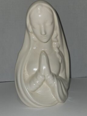 Vintage Haeger Pottery Ceramic Virgin Mary / Praying Madonna Planter Vase.